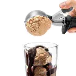 Isskje m/utkaster 22 cm svart/stål