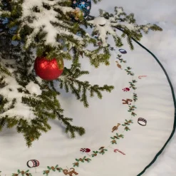 Klassisk brodert juletreteppe 120 cm