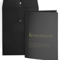 Kort brettet konfirmant 16,8x21,8 cm svart