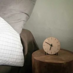 Light Oak klokke 12 cm lys eik m/svart viser