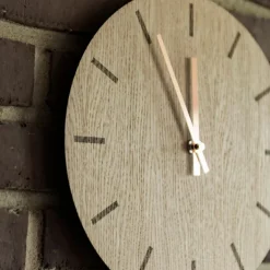 Light Oak veggklokke 38 cm lys eik m/gull viser