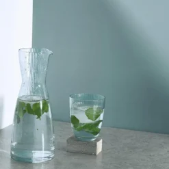 Linje karaffel 1L rillet isblå