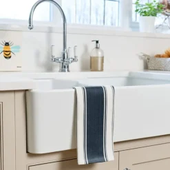 Love Colour stripet kjøkkenhåndkle 70x45 cm marineblå