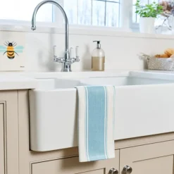 Love Colour stripet kjøkkenhåndkle 70x45 cm lyseblå