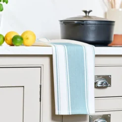 Love Colour stripet kjøkkenhåndkle 70x45 cm lyseblå