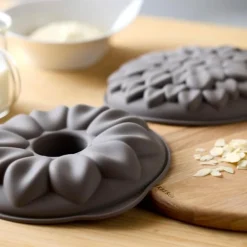 Mousseform blomst 20x3,8 cm latte silikon