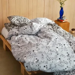 Mummi sengetøy 140x200 cm Lilje svart/hvit