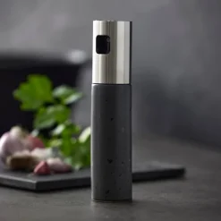 Oljespray 10 cl 4x18 cm svart