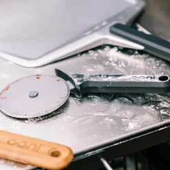 Pizzahjul 24 cm svart