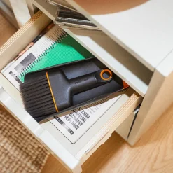 Plantespade og kost 2-in-1