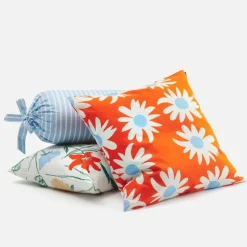 Rakastaa, ei rakastaa putetrekk 50x50 cm oransje/hvit/blå