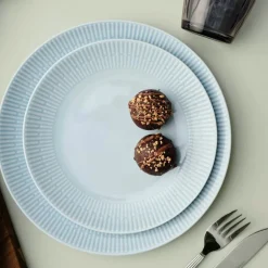 Relief tallerken 22 cm light blue