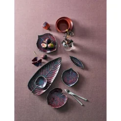 Riviera tallerken vannlilje 18x17 cm granat/svart spet