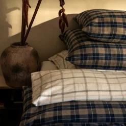 Rutete flanell sengetøy 140x200 cm denim blå/beige