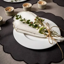 Scallopped bordbrikke 2 stk 36 cm grå