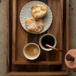 Serveringsbrikke i akasietre 33x22x6 cm