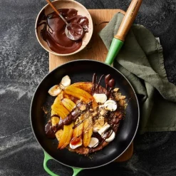 Signature stekepanne med trehåndtak 28 cm bamboo green