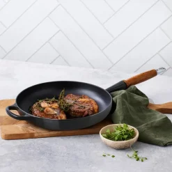 Signature stekepanne med trehåndtak 28 cm black