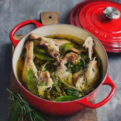 Signature støpejernsgryte rund 26 cm 6,3L cerise