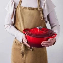 Signature støpejernsgryte rund 22 cm cerise