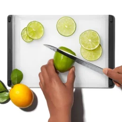 Skjærebrett 27 cm hvit/svart