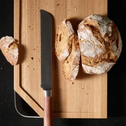 Skjærebrett med håndtak 48x32x3 cm tre/stål