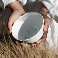 Slåpeblom bolle 14 cm varmgrå