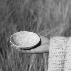 Slåpeblom bolle 12 cm varmgrå