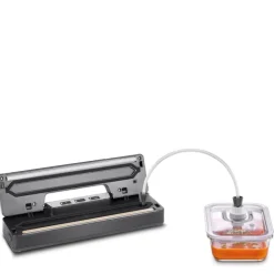 Sous vide pakke med sous vide/vakuummaskin/tillbehør