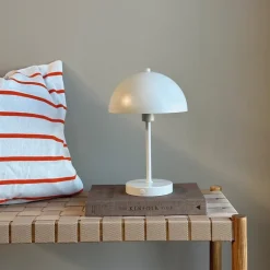 Stockholm portable bordlampe version 2 30 cm perlehvit