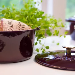 Støpejernsgryte 4,4L zinfandel/brass