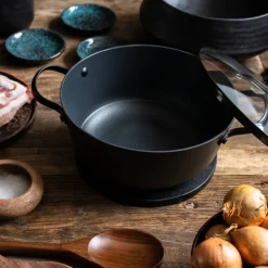 Støpejernskasserolle med Honeycomb keramisk belegg og glasslokk 24 cm