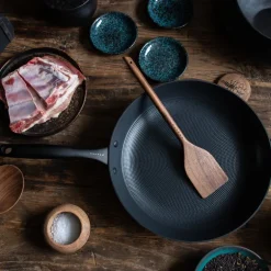 Støpejernspanne med Honeycomb keramisk belegg 32 cm