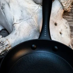 Støpejernspanne med Honeycomb keramisk belegg 20 cm