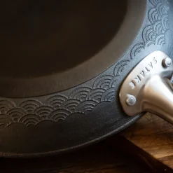 Støpejernspanne nitrering 24 cm