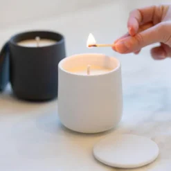 Sunkissed glow duftlys hvit