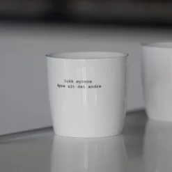 Trygve Skaug krus lukk øynene 30 cl hvit