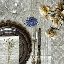 Åttebladrose bordbrikke 35x48 cm beige