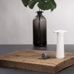 Wine Saver Giftbox, inkl. 2 propper, hvit