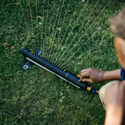 X-series™ vannspreder pendlende S-M 55,2 cm svart